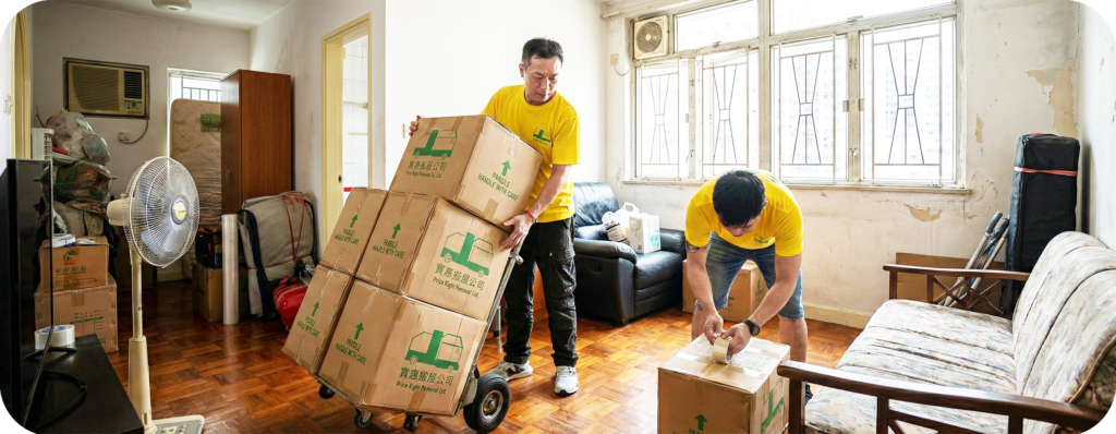 實惠搬屋團隊使用手推車搬運多箱已封箱的家居雜物，展示釋放生活空間的傢俬雜物託管服務。適合存放換季衣物、書籍及暫時不用的家庭電器，是比迷你倉更方便的上門收納服務。