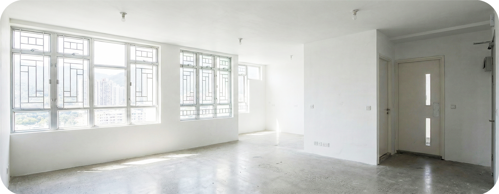 住宅單位經過全屋清場及垃圾清理後的實景，室內空無一物，牆身地面整潔，完全符合租約期滿的交吉標準。