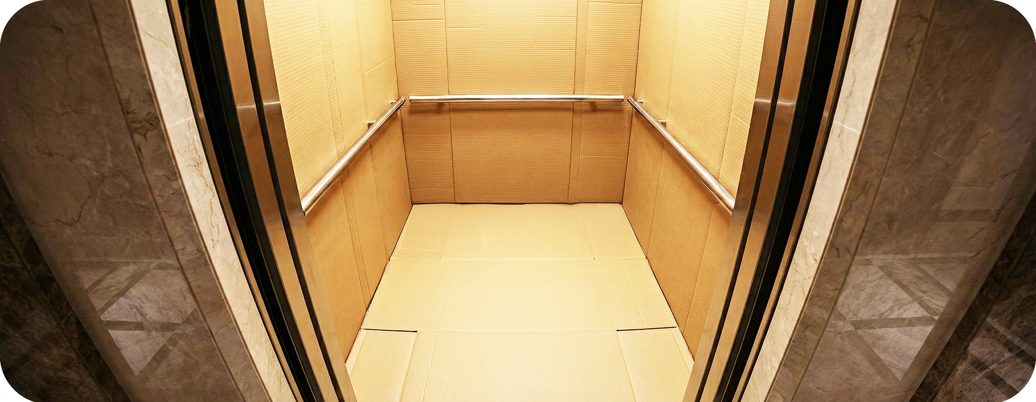 實惠團隊額外增值服務：電梯全方位保護服務 - 使用雙坑厚紙皮包裹大廈電梯內壁及地板，符合屋苑管理處搬運要求 (Elevator / Lift Protection Service)