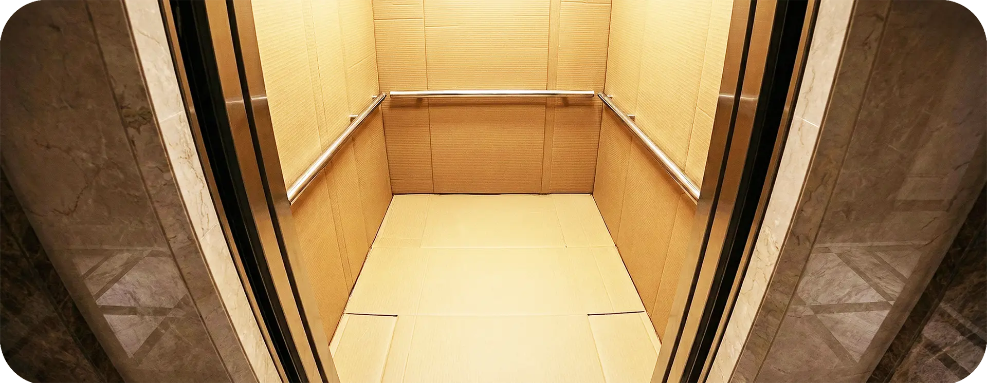 實惠團隊額外增值服務：電梯全方位保護服務 - 使用雙坑厚紙皮包裹大廈電梯內壁及地板，符合屋苑管理處搬運要求 (Elevator / Lift Protection Service)