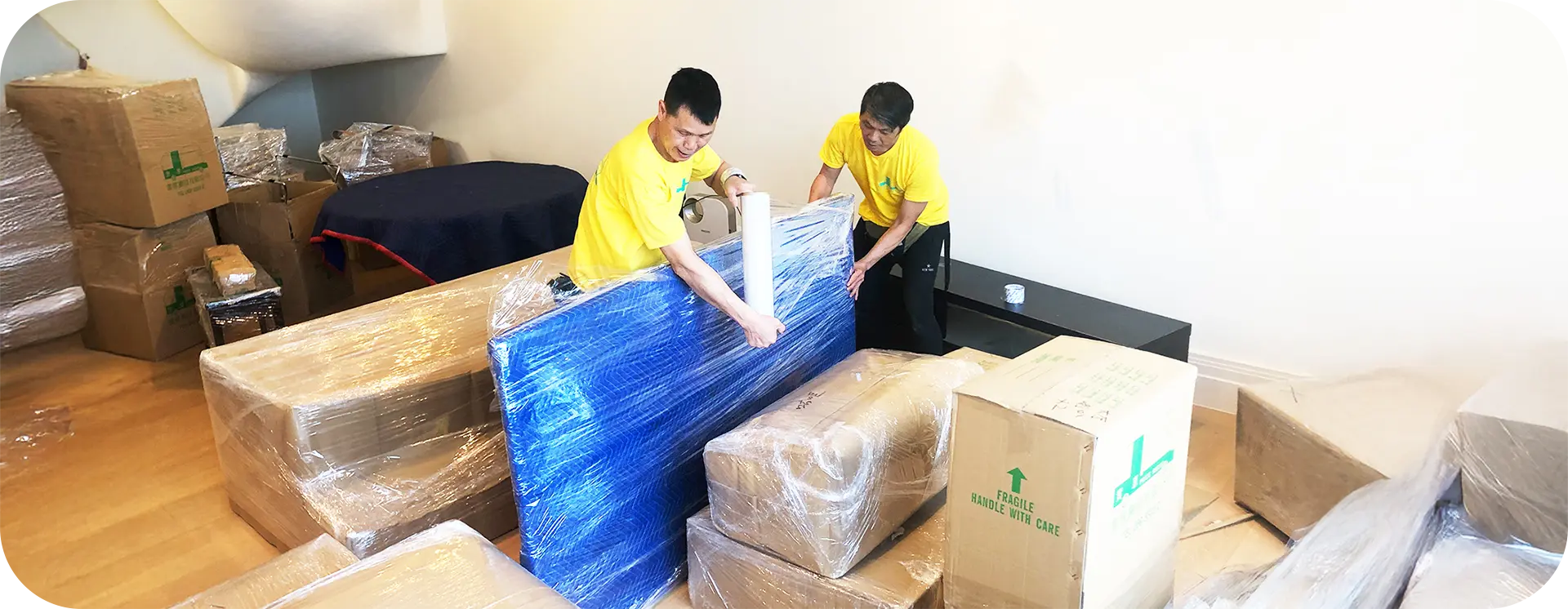 實惠師傅細心包裝大型電視、傢俬及床褥，提供專業住宅搬遷服務 (Residential Moving Services)