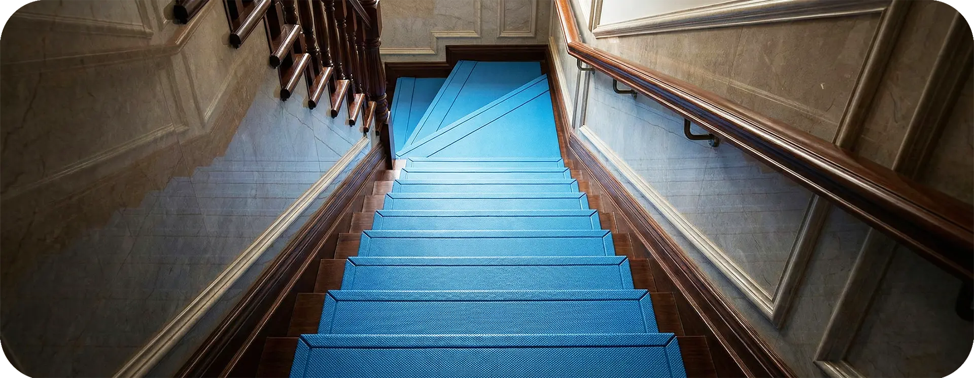 實惠團隊額外增值服務：新居樓梯保護服務 - 專為村屋及複式單位鋪設樓梯保護墊，防止邊緣撞崩及減低搬運噪音 (Staircase Protection Service)